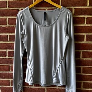 90 Degree by Reflex Long Sleeve Scoopneck Tee. EUC. Size Small. Pale Gray.